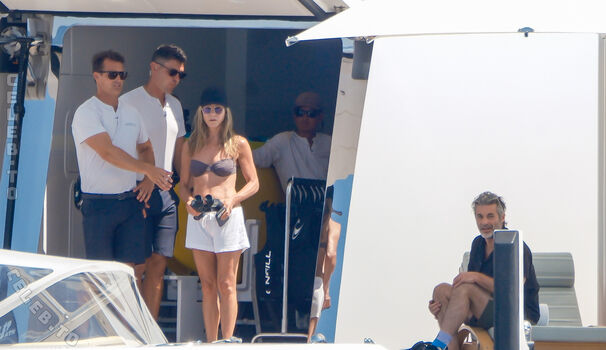 Full leaked Jennifer aniston page private photo