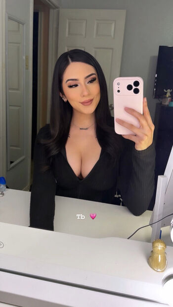 Full leaked Jessielove private onlyfans photo