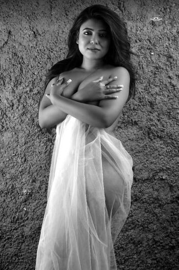 Full leaked Jhilik roy private photo
