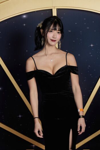 Full leaked Jinnytty page private photo
