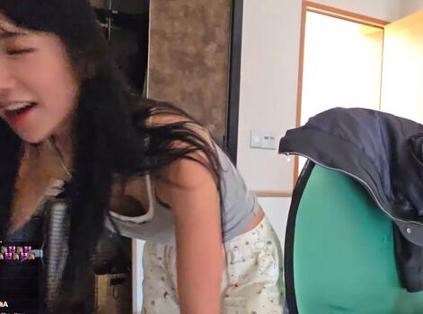 Full leaked Jinnytty private photo