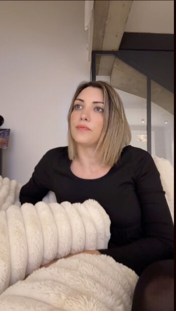 Full leaked Jolyemilyyy private photo