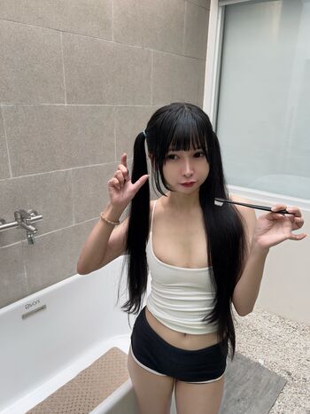 Full leaked Joyce poring private photo