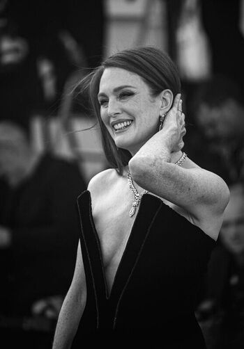 Full leaked Julianne moore private photo