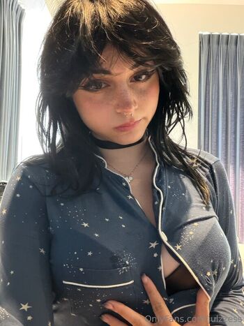 Full leaked Julzzess private photo