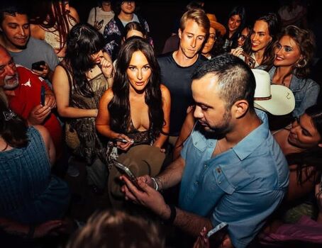 Full leaked Kacey musgraves page private photo