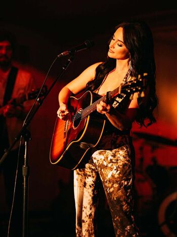 Full leaked Kacey musgraves private photo