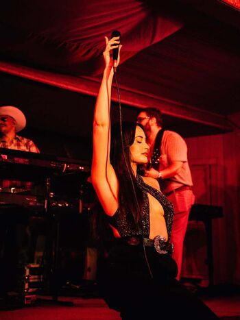 Full leaked Kacey musgraves private photo