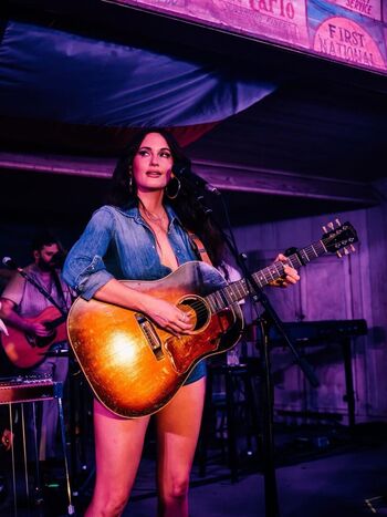 Full leaked Kacey musgraves private photo