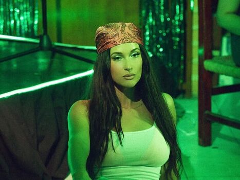 Full leaked Kacey musgraves private photo