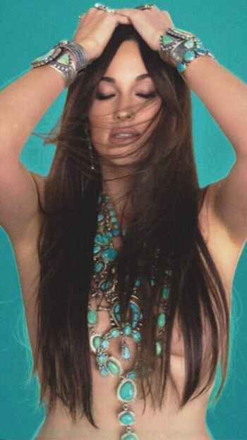 Full leaked Kacey musgraves private photo