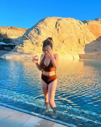 Full leaked Kaelyn private photo