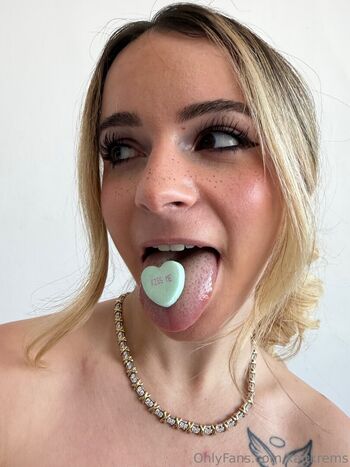 Kaitlyn Krems
