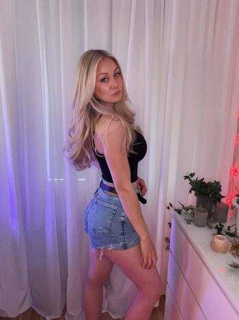 Full leaked Kandyland private photo