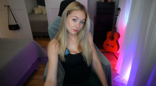 Full leaked Kandyland page private photo