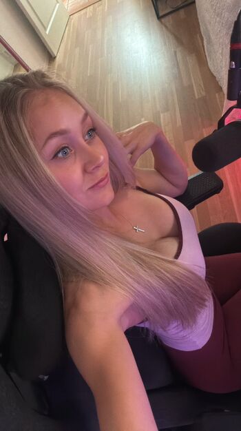 Full leaked Kandyland page private photo