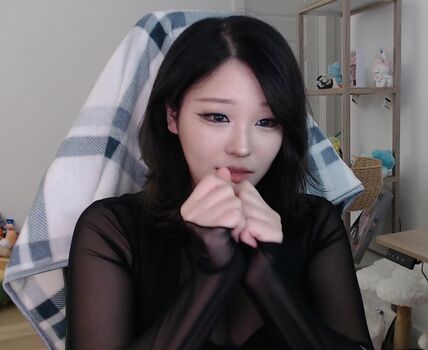Kang Hee Yoon