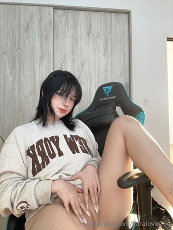 Full leaked Karaloveg page private onlyfans photo