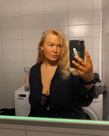 Full leaked Karolina nilsson private photo