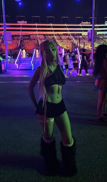 Full leaked Karolyn private photo