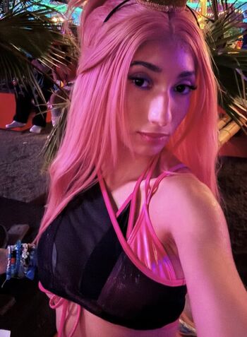 Full leaked Karolyn private photo