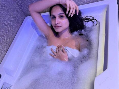 Full leaked Kashis kapoor private photo