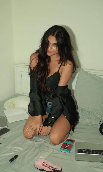 Full leaked Kashis kapoor private photo