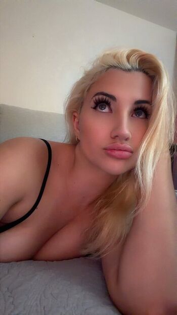 Full leaked Katarinakratzer private photo