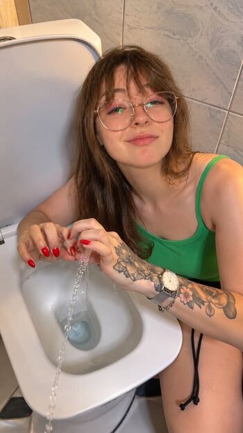 Full leaked Katie elizzy bugs page private photo