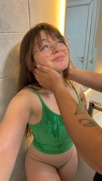 Full leaked Katie elizzy bugs page private photo