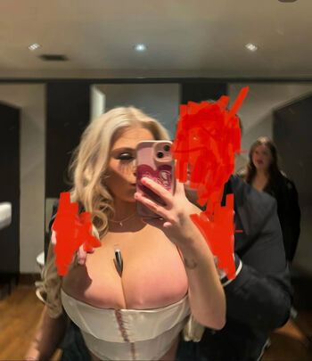 Full leaked Katiialouisee page private photo