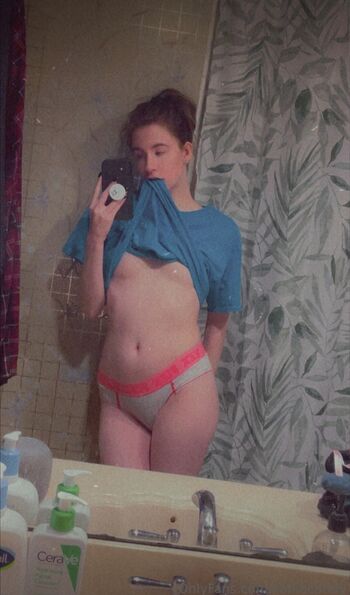 Full leaked Katiiecandy private photo