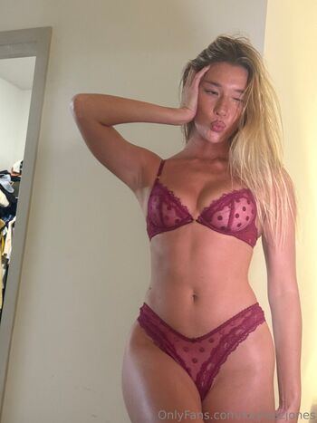 Full leaked Kaylaazjones private photo