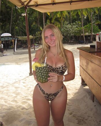Full leaked Kayleek private photo