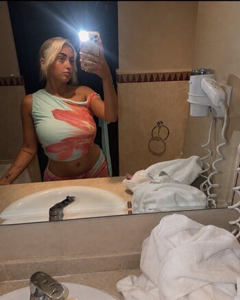 Full leaked Kayleighdeane private photo