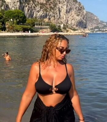Kayna Samet