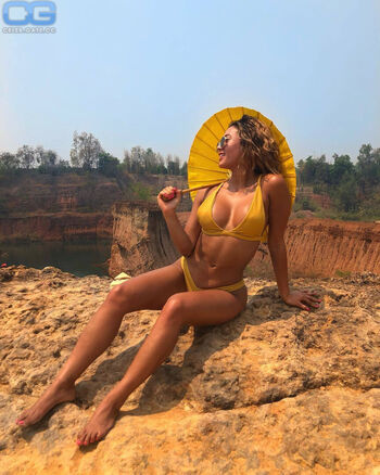 Full leaked Kazcrossley private onlyfans photo