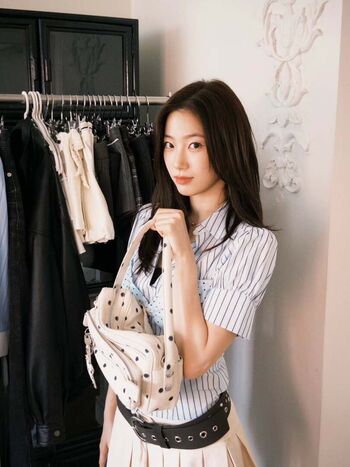 Kazuha Nakamura 中村 一葉