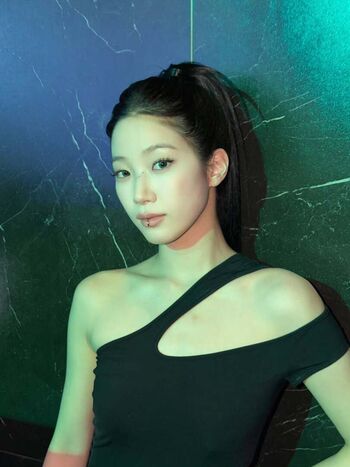 Kazuha Nakamura 中村 一葉