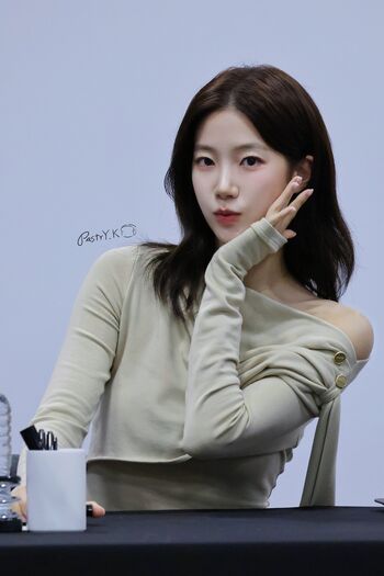 Full leaked Kazuha nakamura lesserafim page private onlyfans photo