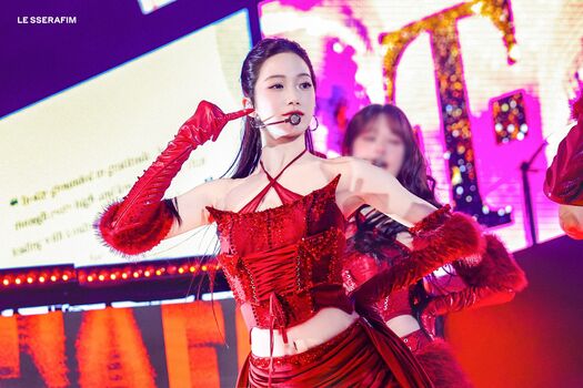 Kazuha Nakamura 中村 一葉 | LESSERAFIM