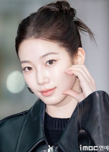 Kazuha Nakamura 中村 一葉 | LESSERAFIM