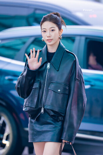 Kazuha Nakamura 中村 一葉 | LESSERAFIM