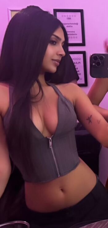 Full leaked Kelliexny private photo