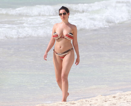 Full leaked Kelly brook page private photo