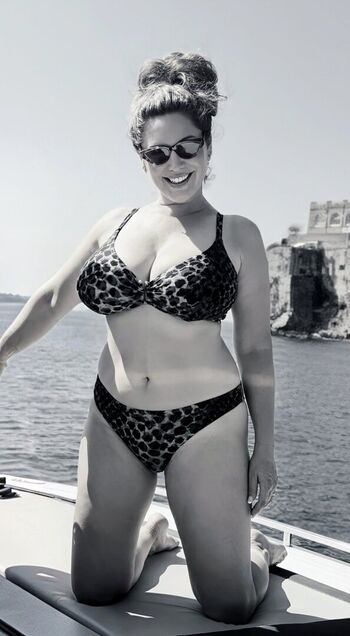 Full leaked Kelly brook page private photo