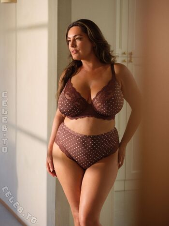 Full leaked Kelly brook page private photo