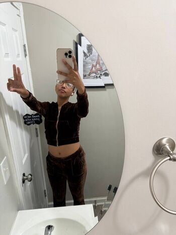 Full leaked Kellywelly private photo