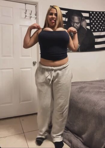 Full leaked Kerenmorales private onlyfans photo