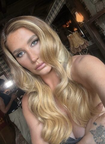 Full leaked Kesha private photo